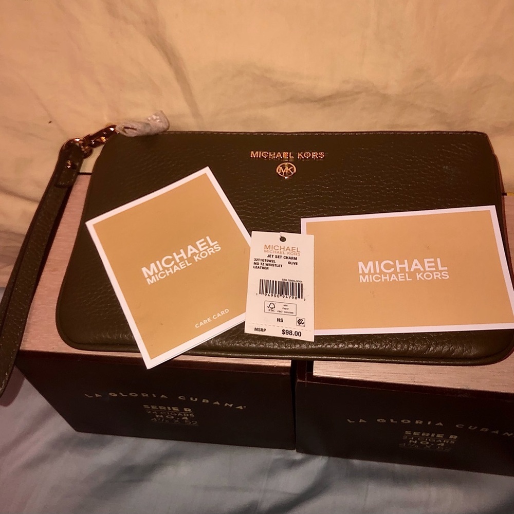 Michael Kors Olive Green Large Pebbled Leather Jet Set Wristlet Clutch Fits Cell